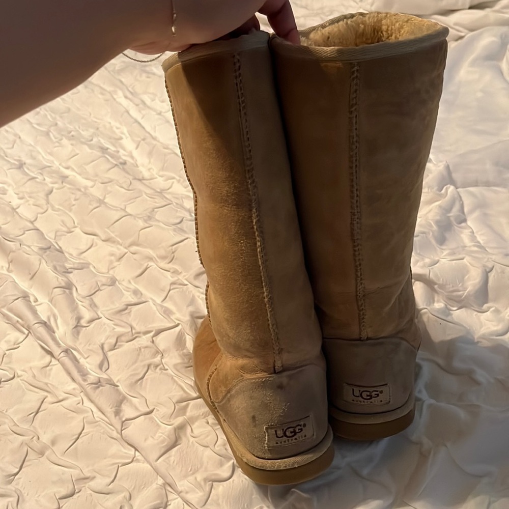UGG - Picture 2 of 6